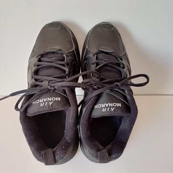 Nike AIR MONARCH Black Athletic Shoes Sleek Design Size 8.5 - Picture 5 of 6